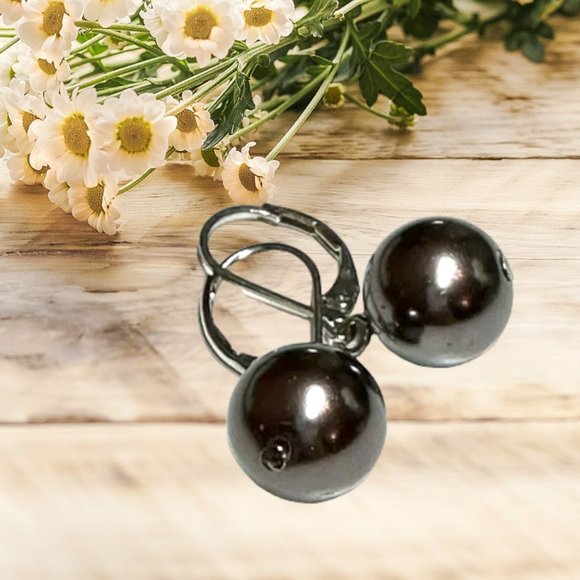 PEARL HOOK EARRINGS - Picture 1 of 3